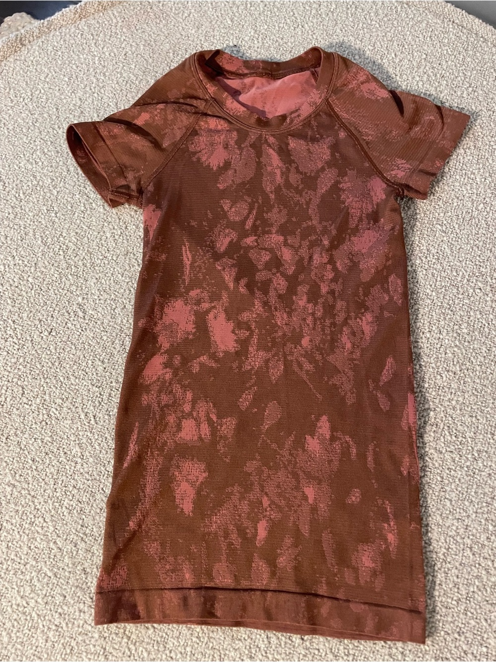 Lululemon Swiftly Tech Short Sleeve Shirt in Shadow Bloom Brier Rose, Size 2